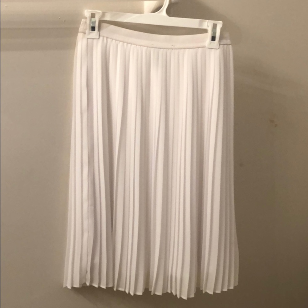 White Grace Elements pleated skirt